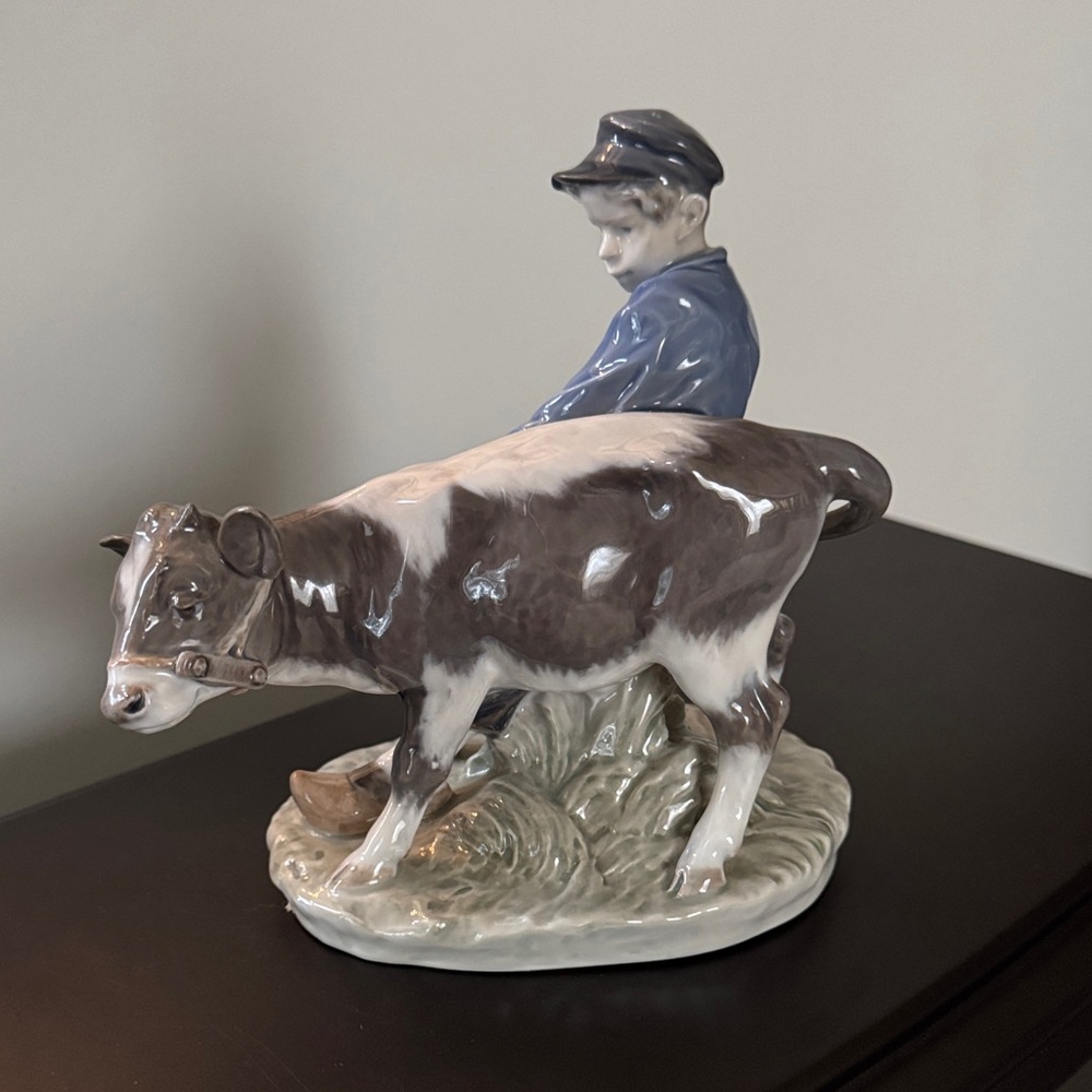 Vintage Royal Copenhagen Figurine – “Boy with Calf” #772 - Picture 2 of 8